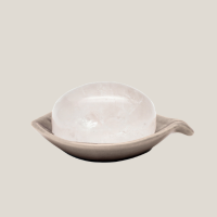 Pierre d’alun : le secret de beauté africain minimaliste pour une fraîcheur naturelle