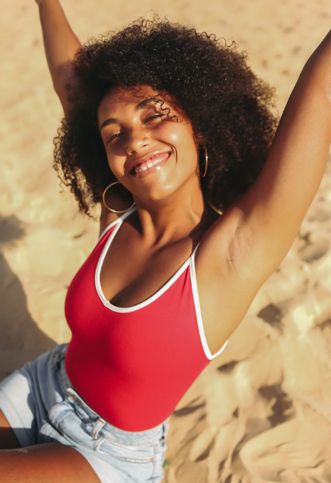 Routine corps avant vacances : exfoliation, SPF, hydratation, glow
