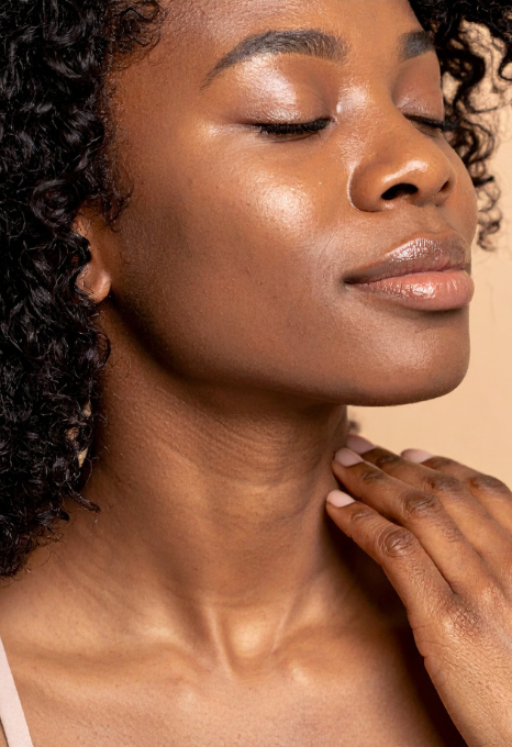 Acide azélaïque sur peau noire : bienfaits, routine et précautions